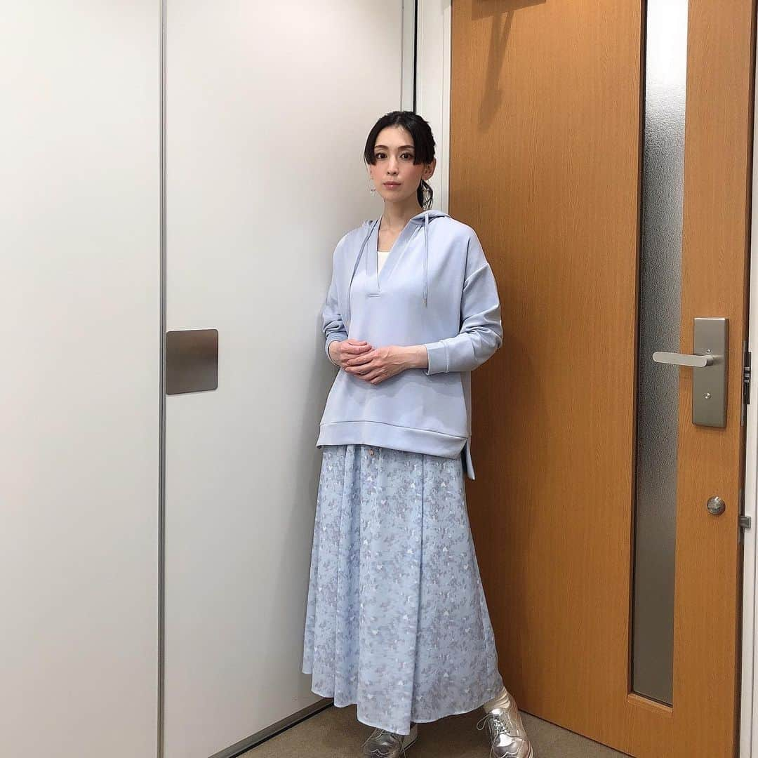 雛形あきこさんのインスタグラム写真 - (雛形あきこInstagram)「お洋服 パーカー #comfycouture スカート #ofuon」4月3日 10時01分 - akiko_hinagata