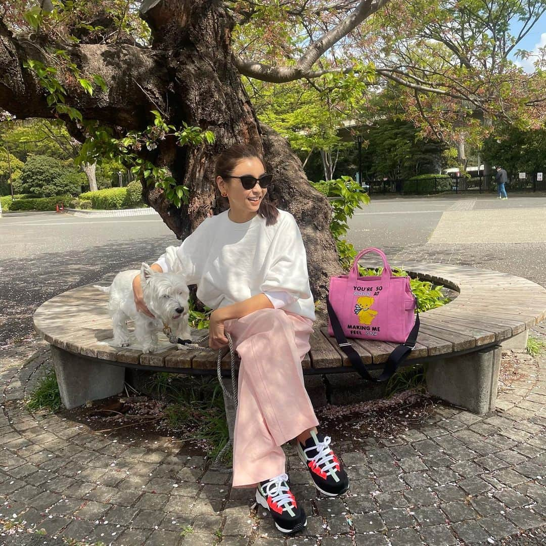 滝沢眞規子さんのインスタグラム写真 - (滝沢眞規子Instagram)「🌸🌷🌼🍃🌸🌱🍀 バッグ  @marcjacobsjapan 「THE TOTE BAG」 #マークジェイコブス 🌸🌼🌷🍃🍀🌸🌼」4月3日 10時39分 - makikotakizawa