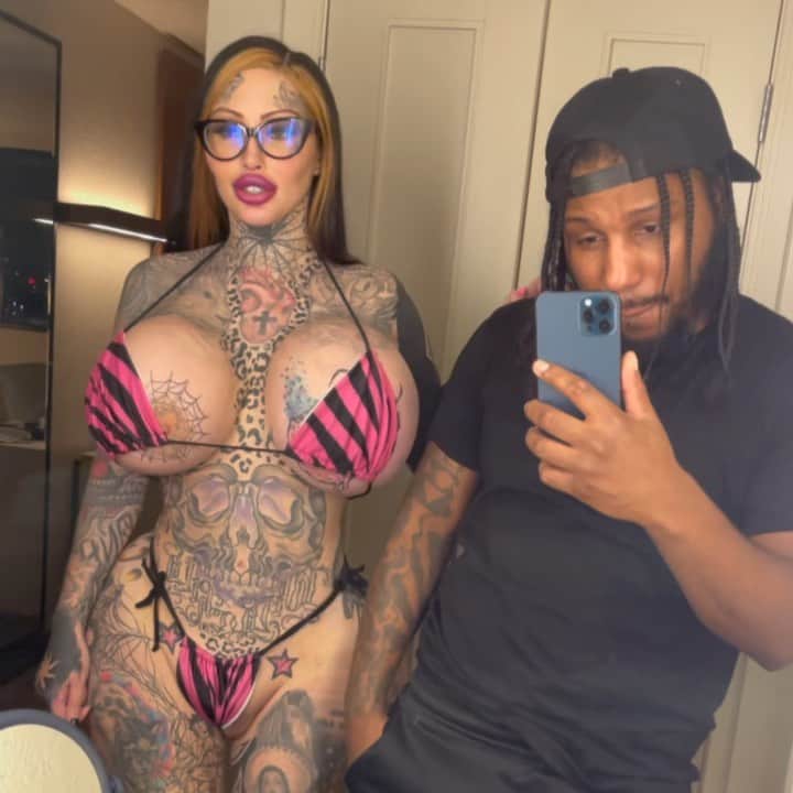 のインスタグラム：「Omg so what do you guys think of her 👀? @jimmy_smacks page is insane right now!!!!!!!」