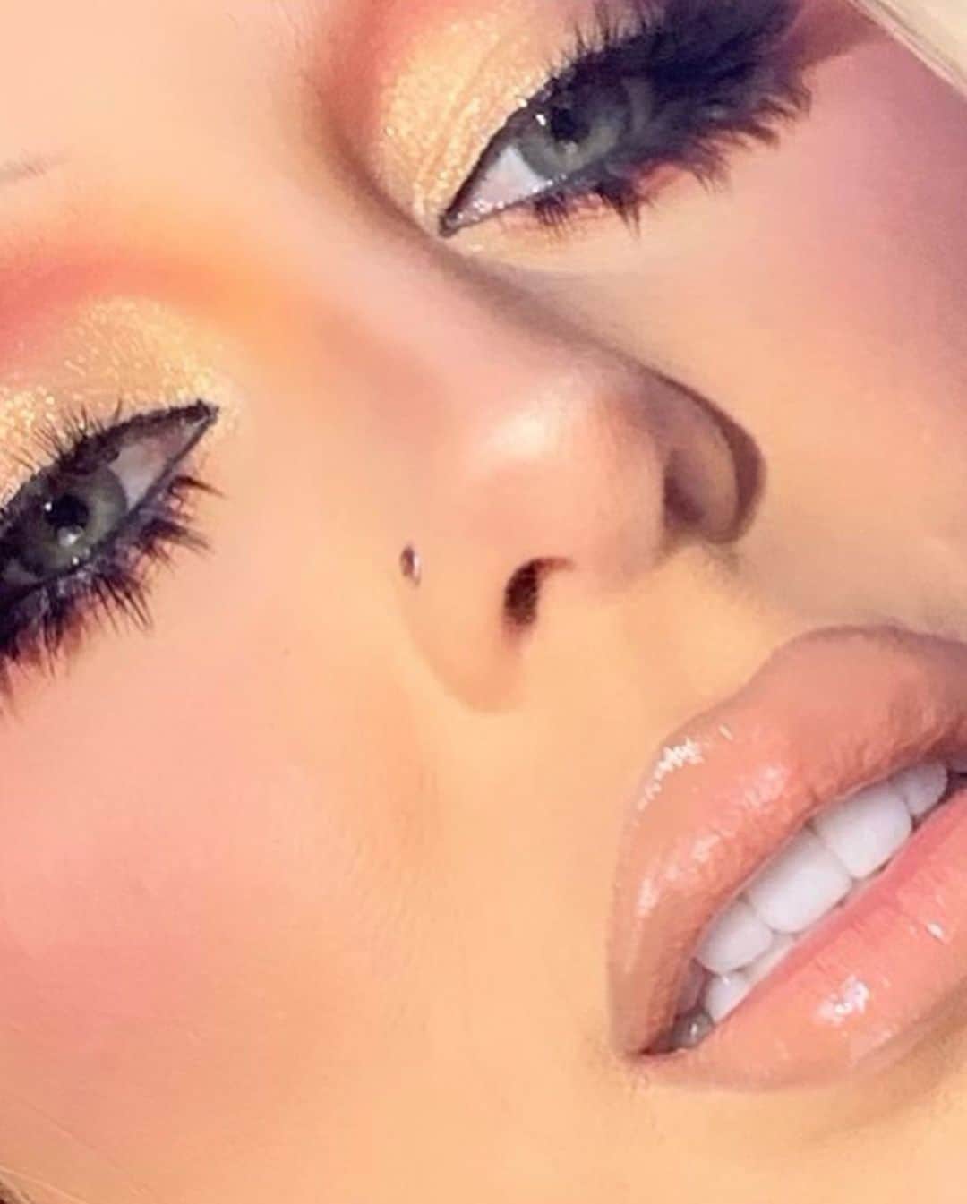 Chrisspyさんのインスタグラム写真 - (ChrisspyInstagram)「Did I nail the iconic @xtina look?? This was one of my favorite transformations I’m living for the 2000’s glam and the skinny brows!! Wait until you see the video!! 🥰 Face:  @dominiquecosmetics Blur & Moisture Serum Primer  @juviasplace I Am Magic Foundation 540 Giza  @toofaced Chocolate Soleil Bronzer  @hankandhenrybeauty Blush ‘Em Blush Palette  @onesize Translucent Setting Powder  @jaclynhillcosmetics Spark$ Highlighter  @maccosmetics NC30 Studio Fix Powder  Eyes: @dominiquecosmetics Now or Never Palette  @toofaced Light My Fire Palette  @makeupbymario Master Crystal Reflector- Citrine  @makeupforever Artist Color Pencil- Whatever Black @elfcosmetics Jet Black Liquid Liner @kvdbeauty Trooper Black Mascara  @rokaelbeautylashes Full Moon Lashes  @anastasiabeverlyhills Contour Palette  @kyliecosmetics Kybrow Cool Brown Brow Podwer Duo  Lips:  @jaclynhillcosmetics Praline Lip Liner  @meltcosmetics Dilemma Lip Stick  @artistcouture Peepshow Lip Gloss  #chrisspy #xtina #christinaaguilera #2000s #transformation #dominiquecosmetics #juviasplace #toofaced #hankandhenrybeauty #onesizebeauty #makeupbymario #maccosmetics #elfcosmetics #makeupforever #kyliecosmetics #kvdbeauty #anastasiabeverlyhills #artistcouture #meltcosmetics」4月3日 3時01分 - chrisspy