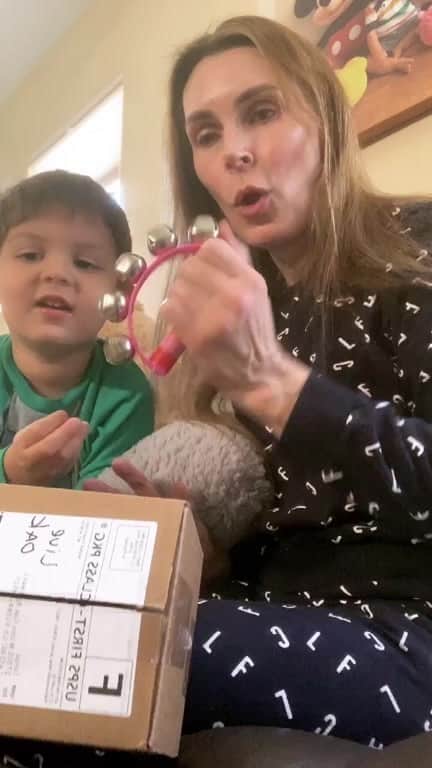 ターニャ・テイトのインスタグラム：「Join me and Ozzie for breakfast. Thank you for the birthday / Easter gifts 🎁 Leann, Matt the middleman, Colleens Dragon, Mickael, Kev F 💝」