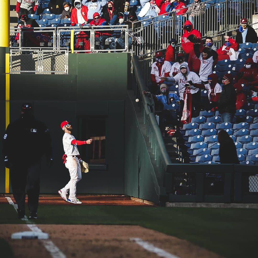 ブライス・ハーパーさんのインスタグラム写真 - (ブライス・ハーパーInstagram)「Missed this. Keep the fans coming!🙌🏼」4月3日 5時09分 - bryceharper3