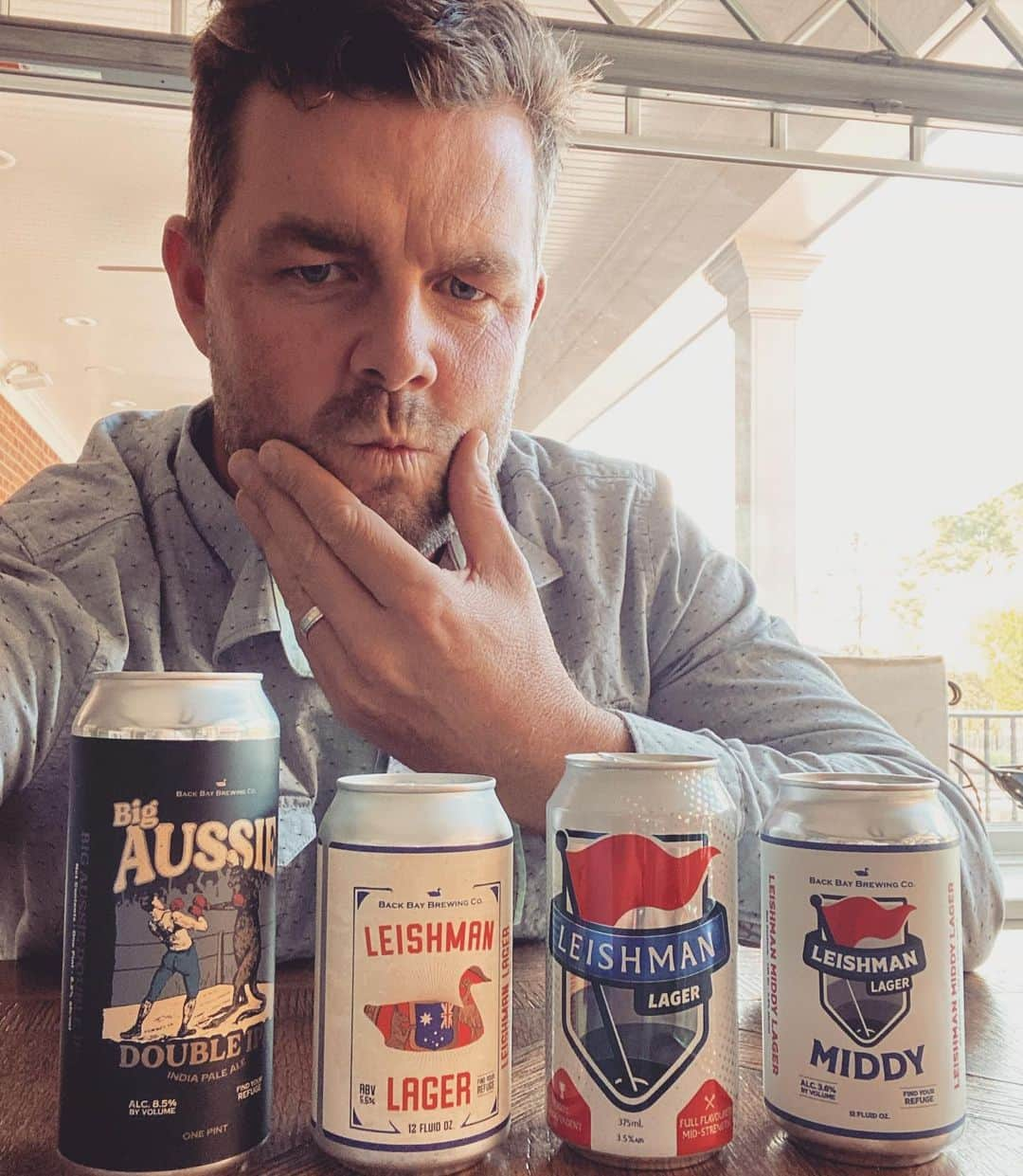 マーク・リーシュマンさんのインスタグラム写真 - (マーク・リーシュマンInstagram)「Friday night... big decisions! @leishmanlager @backbaybrewing」4月3日 7時04分 - marcleish