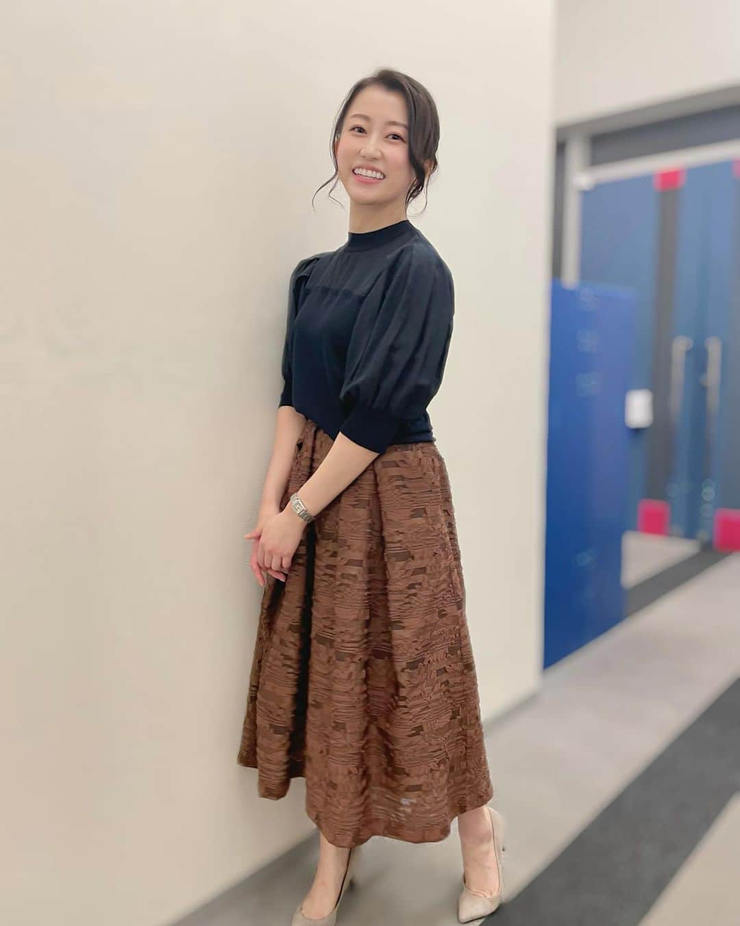 津田麻莉奈さんのインスタグラム写真 - (津田麻莉奈Instagram)「#おはよーちゃん  昨夜の、 J SPORTS 「MLBイッキ見！」 ありがとうございました😊⚾️✨  衣装　@brahmin_fsf  髪はまとめてもらいました🙌  今季から、「MLBイッキ見！」 放送後に延長戦をやることになりましたーーー！😆 初回はなんと、イッキ見のナレーションで お馴染みの福原さんが天の声としてご登場✨ 週末のメジャーリーグのみどころに加え 生放送の裏話も………😎  ▶️ https://youtu.be/anl6_59whTo ストーリーのリンクか、 J SPORTSのYouTubeからぜひご視聴下さい。  さて🌱 今日は17時からグリーンチャンネル 「VANで勝ち馬さがしてみませんか」 生放送でお送りします！！  大阪杯の予想は今日のデイリースポーツさんの 紙面にコラムを掲載していただいてます🙏✨ 買い目と馬券プレゼントは明日日曜日掲載です！ よろしくお願いします🙇‍♀️  −−−−−−−−−−−−−−−−−−−−−−−−−−  @jsports_yakyu   #JSPORTS  #MLBイッキ見 #MLB #野球好き　 #メジャーリーグ　 #majorleaguebaseball  #衣装#コーデ #ootd#fashion  #outfitoftheday  #facesansfard  #まりなる #津田麻莉奈」4月3日 8時46分 - tsudamarinal