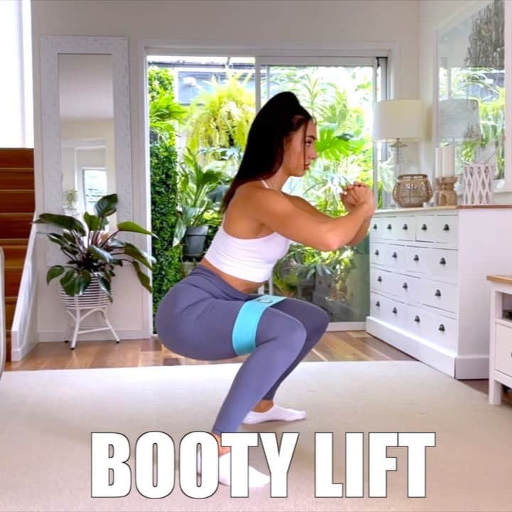 Danielle Robertsonのインスタグラム：「BOOTY LIFT 🍑🔥  Grab your DB Booty Burner Band because it's BOOTY time! All you need for this workout is a resistance band - so it’s a perfect home based workout!  From glute activation to muscle development and strengthening this band is a key piece of equipment on your booty building journey. The DB Booty Burner Band is your booty’s best friend. If you have not yet blessed your booty with a band follow the link in my bio to get your booty a best friend!   WORKOUT  4 sets  30 sec banded squat hold 30 sec donkey kick (each leg) 30 sec monster walk 30 sec crossovers (each leg) 30 sec sway squats」