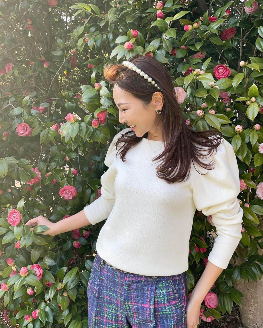 Yumiko Obaのインスタグラム：「ストーリーでみんなに聞いたDMで文字変換が出来ないよー🥺の件について、返答率がすごくてビックリ‼️😳😳 yes/noに反応してくれてありがとうございます‼️ * * 再起動してもダメだったので私のiPhoneのせいかと思っていたのですが、アップデートやそれでもダメな時の方法、他のおすすめ入力キーボードアプリなどみんな様々なやり方で対処してるんだなぁと。 アップデートとその後の再起動で治りました〜☺︎＼(^o^)／ 本当に助かりました❣️🙏 ありがとうございました😘😘😘 * * 久しぶりになっちゃった新商品は、ひとつ前のぽっけと一緒のpostだと分かりにくいのですが、肩のたっぷりギャザーが特徴の春トップスです🌺 アイボリーでも透けにくい＆キチンと感もある生地なので、オフィスやデートにはもちろん❤️カジュアルなボトムスとの引き算コーデもオススメですよん😉💕 * * * * * ____________________________________________________💐 ❤︎stylepoint❤︎ 即納品、SALE品のみでご購入下さると 即日発送🔜🔜🔜🛒🛍📦🏠 * * 予約商品と一緒にご購入されますと、予約商品が揃ってからの発送になります⚠️⚠️⚠️ * * 別発送をご希望の場合はこちら💁‍♀️ ⬇️ ⬇️ info＠stylepoint.jp お気軽にお問い合わせください☺️💖 ____________________________________________________💐 * * * * * ____________________________________________________💐 🛍postへのタグ付けからshop NOW🛒❣️ ✈︎✈︎✈︎商品ページにすぐに飛べるようになっています。 プロフィールにはshopへのリンクがございます🌟 💌お問い合わせはメールにてinfo@stylepoint.jp ____________________________________________________💐  #大人コーディネート #大人コーデ #大人女子 #大人ファッション #大人カジュアル #大人カジュアルコーデ #大人女子コーデ #ファッション #コーディネート #今日のコーデ #本日のコーデ  #春コーデ #お花見コーデ #お花見  #ストーリー #ストーリーズ #反応嬉しい #単純 #インスタ #simeji  #アラフォーコーデ #アラフィフ #アラフィフコーデ #アラフォーファッション #綺麗めコーデ  #セレクトショップ  https://stylepoint.jp」