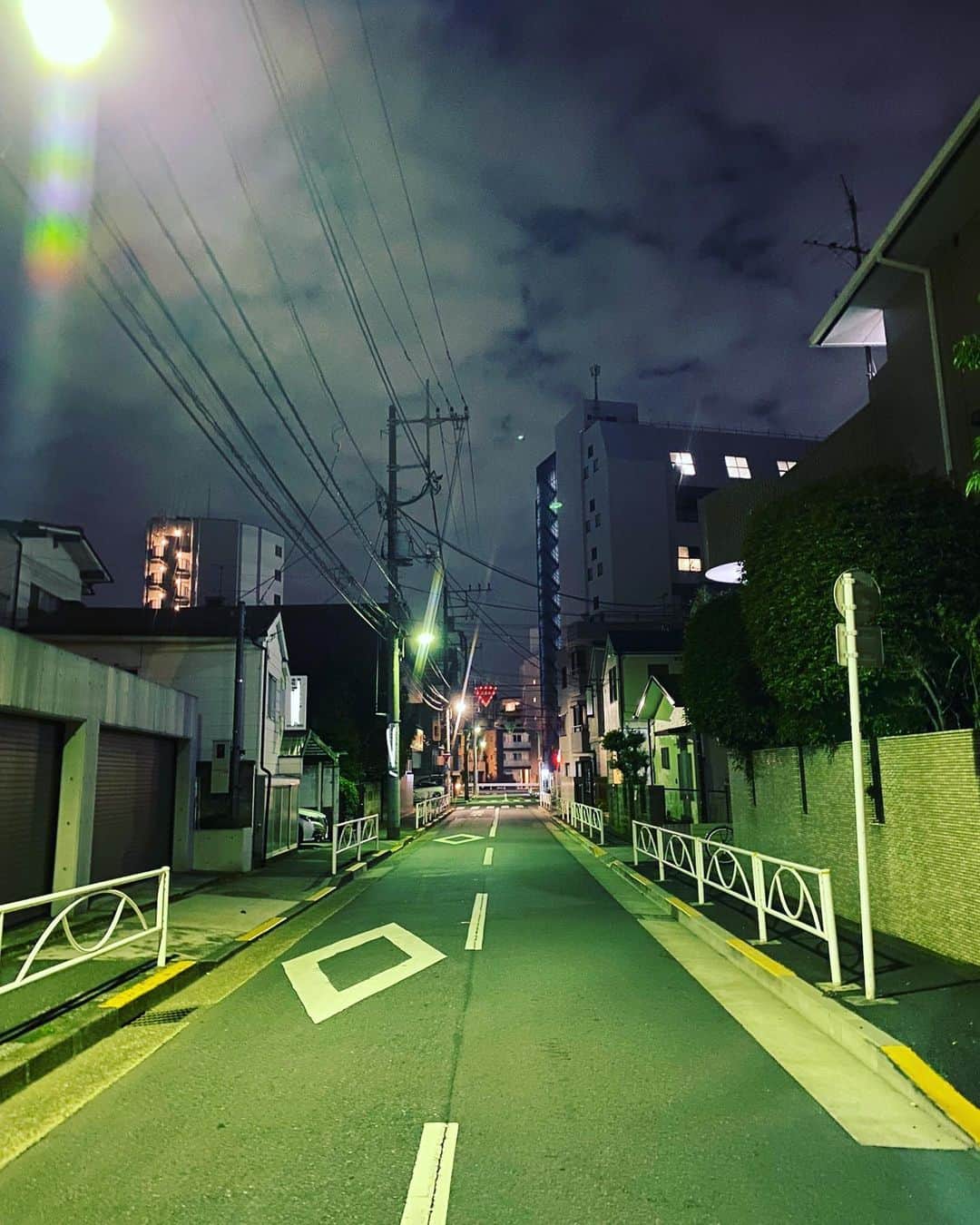 田中杏子さんのインスタグラム写真 - (田中杏子Instagram)「あと何回、🌸桜を愛でられるかなぁ🌸💕 散歩しながらの夜桜見物、大好きです。  不思議と、昨日は人っ子ひとりいなかった🤔 なんでかな。  #akotanaka #夜桜見物」4月3日 20時07分 - akoakotanaka