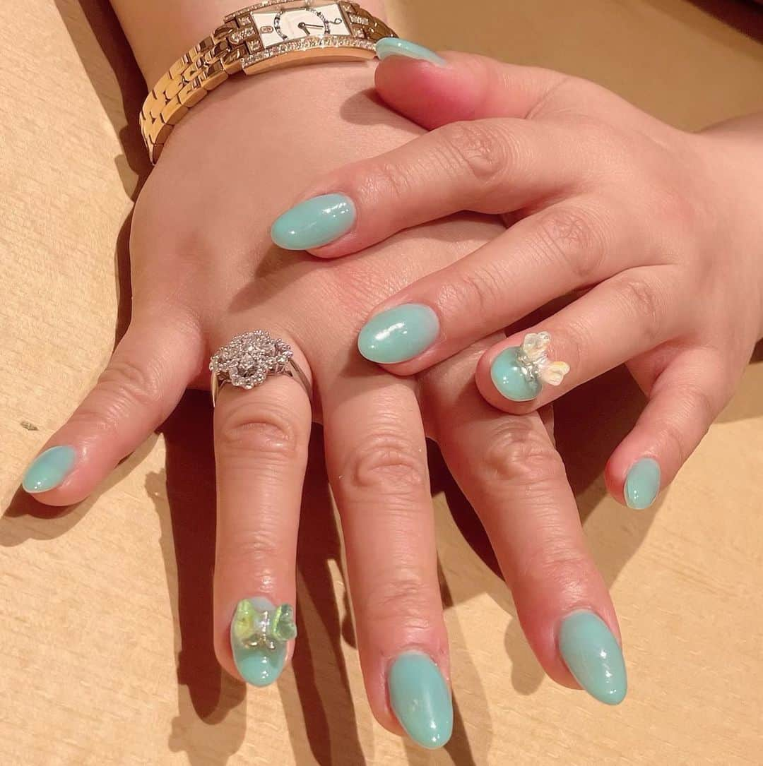 華原朋美さんのインスタグラム写真 - (華原朋美Instagram)「ミントカラーのnew nail💖 薬指に蝶々🦋 #華原朋美　#ネイル　#ミントカラー ネイル　#蝶々ネイル #💖　#ハリーウィストン」4月3日 20時42分 - tomomi_kakala