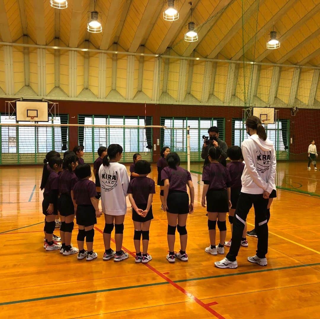 井上香織さんのインスタグラム写真 - (井上香織Instagram)「2021.4.3 ・ 先日東京VICTORYの撮影の為にわざわざ豊岡まで取材に来ていただきました🙏🎥 ・ 子供達にとって良い経験になったと思います。 ・ @tbs_tokyo_v  @tbs.volleyboo  本当にありがとうございました♡♡ ・ #tbs #東京victory  #取材 #キラジュニア #感謝」4月3日 12時54分 - kaorin888