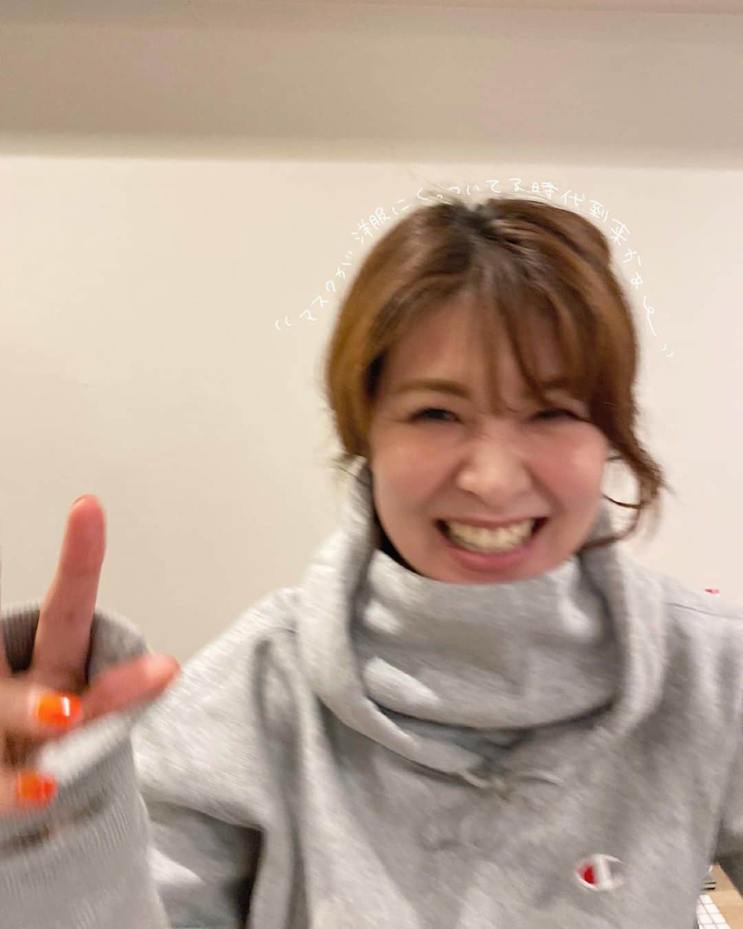 木村沙織さんのインスタグラム写真 - (木村沙織Instagram)「. 洋服にマスクカバーがつく時代ですね🦁👍🏼 @champion_japan  . . #championjp」4月3日 13時17分 - saoriiiii819