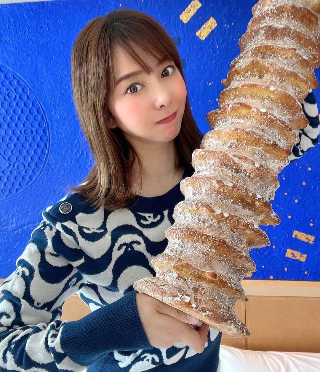 小川えりのインスタグラム：「💙💙💙  #chanel  #シャネル 👕」