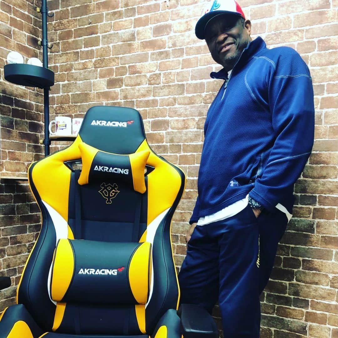 ウォーレン・クロマティさんのインスタグラム写真 - (ウォーレン・クロマティInstagram)「What a chair! #野球 #baseball #giants #ジャイアンツ #g党 #mlb #expos #montreal #クロマティチャンネル #クロマティ」4月3日 14時39分 - cromartiechannel