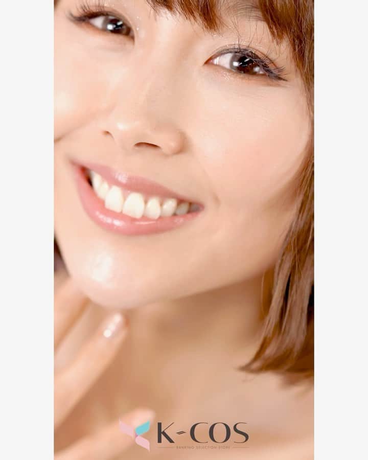 のインスタグラム：「K-COS @kcos65 の新店舗、【イオンモール甲府店】が4/28にオープンします🌸  お近くの皆様、是非チェックしてみて下さいね🤗  各店舗内で、私のコスメ使用の映像やおすすめ商品の紹介もしています💄✨  #kcos #koreancosmetics #cosmeticshop #韓国コスメ #clio #コスメショップ #makeup #makeupmodel #model #小池ジョアンナ」