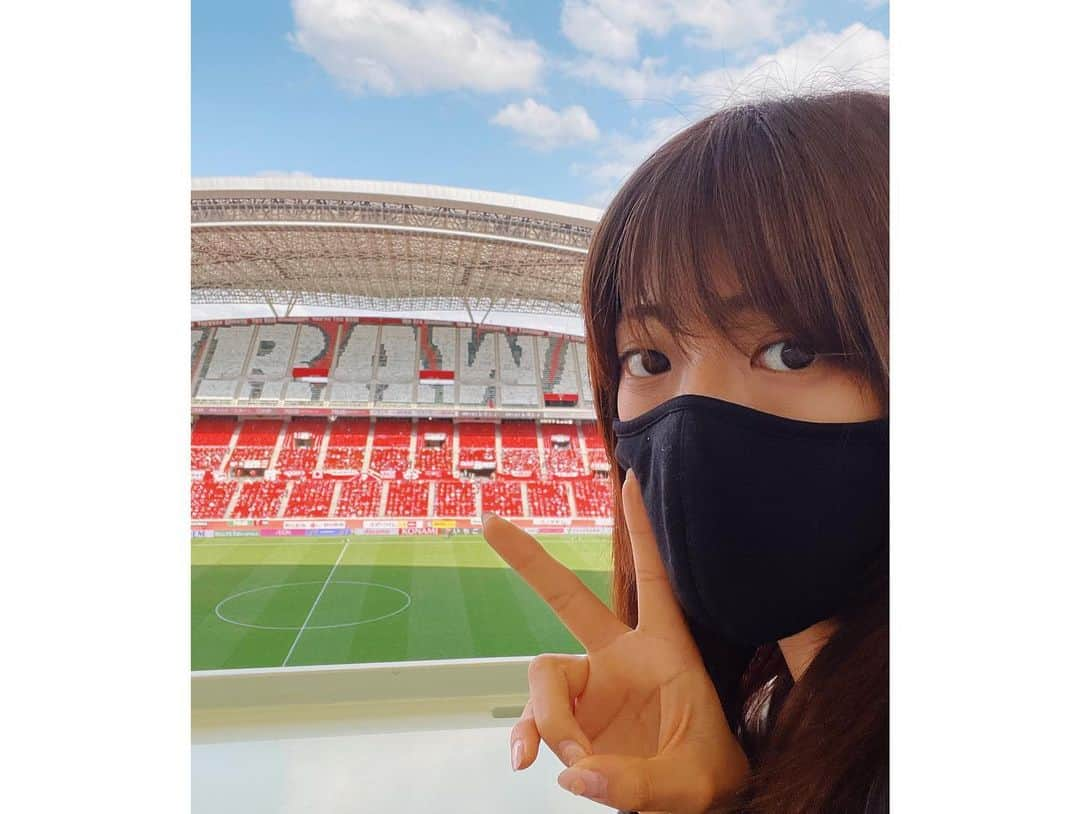 わちみなみさんのインスタグラム写真 - (わちみなみInstagram)「年中これがいい🏟﻿ パワー感じます😎🌈✨﻿ いい天気！﻿ ﻿ スタジアムに来られる観客数が増えると﻿ 全然雰囲気違うね🙏﻿ ﻿ ﻿ ﻿ ﻿ 🌸ファーストトレーディングカード﻿ 発売記念イベント予約受付中です。﻿ ﻿ 4月24日　18時〜秋葉原ソフマップ﻿ https://cheerplace.jp/event/i7xxhazifh3b7_jvqsgro0sevcdc63dv﻿ ﻿ 4月25日　12時〜神保町書泉グランデ﻿ https://www.shosen.co.jp/event/153762/﻿ ﻿ 　　　　　17時30分〜ミントポニーランド名古屋﻿ http://ponyland.sakura.ne.jp/ponyland/event.htm﻿ ﻿ 🌈週刊ポストなをん。デジタル写真集﻿ みな、みちゃうわ　発売中です！﻿ ﻿ https://www.shogakukan.co.jp/digital/09d093520000d0000000﻿ ﻿ #浦和レッズ﻿ #写真　#埼玉スタジアム﻿ #カメラマン #埼スタ﻿ #サッカー﻿ #わちみなみ」4月3日 14時54分 - wacchime