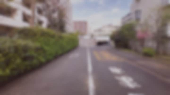 のインスタグラム：「大好きあいちゃんと撮影の合間にデート風のお遊び動画☺︎否めない衣装の結婚式から抜け出した感。笑 @ai.kawahata」