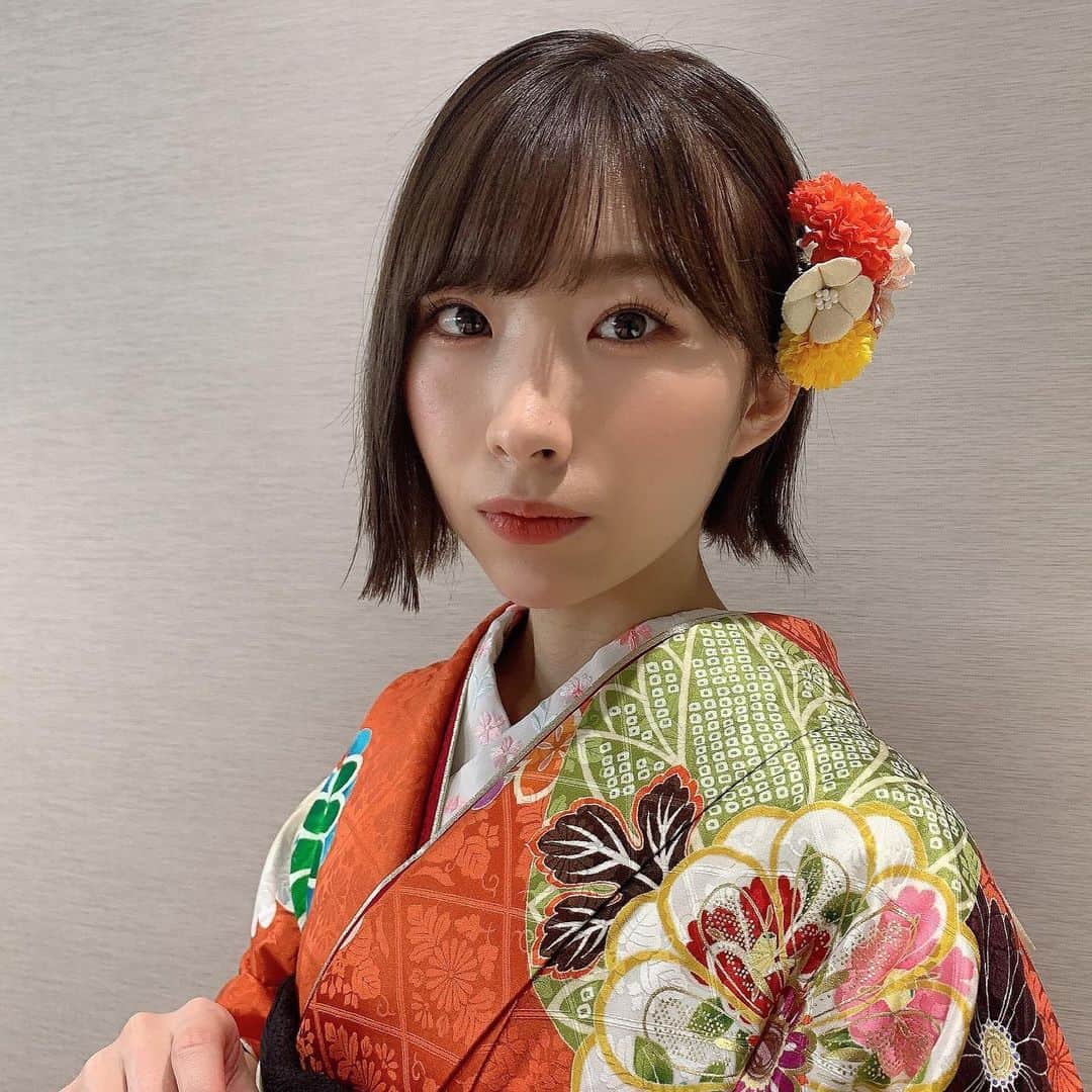 岩佐美咲のインスタグラム：「❤︎  　　　　　　　　　　　　　　　　　 #ショートヘア #ボブ #ミニボブ #ショート #外ハネ #外ハネボブ #ボブアレンジ #着物 #振袖 #和服 #着物ヘア #着物女子 #演歌 #kimono #japan #hair」