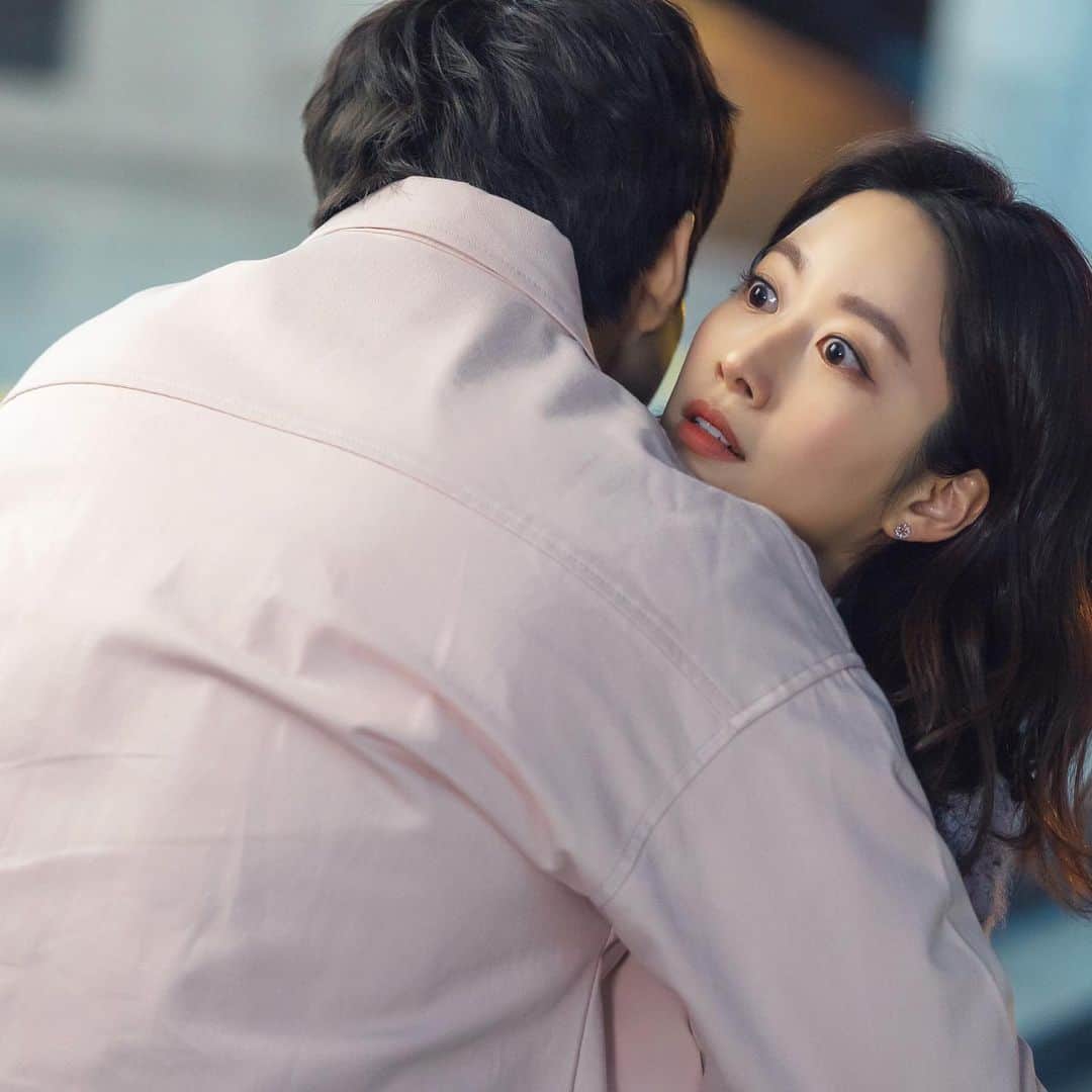 チョン・ヘビンのインスタグラム：「🌸🌸🌸🌸🌸 벚꽃엔딩이 될수 있을까요? #오케이광자매 #벚꽃다떨어지는 #봄비내리는오늘밤 #본방사수🌸」