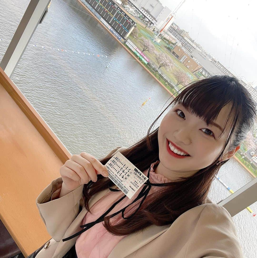 竹川由華さんのインスタグラム写真 - (竹川由華Instagram)「人生初のボートレース場へ行ってきました♪  　生で見る迫力はやっぱり映像と全然違う‼︎ 　今までもボートレースって楽しいな🥺っておもっててんだけどより一層楽しいって感じられる1日でした💓 　もっと当てれるようになりたい🎯  　みんなもボートレース一緒に予想してみてね💓 #iDOL #アイドル　#グラビア　#ボートレース #ボートレース予想 #ボートレース戸田」4月3日 17時53分 - cute.sis58