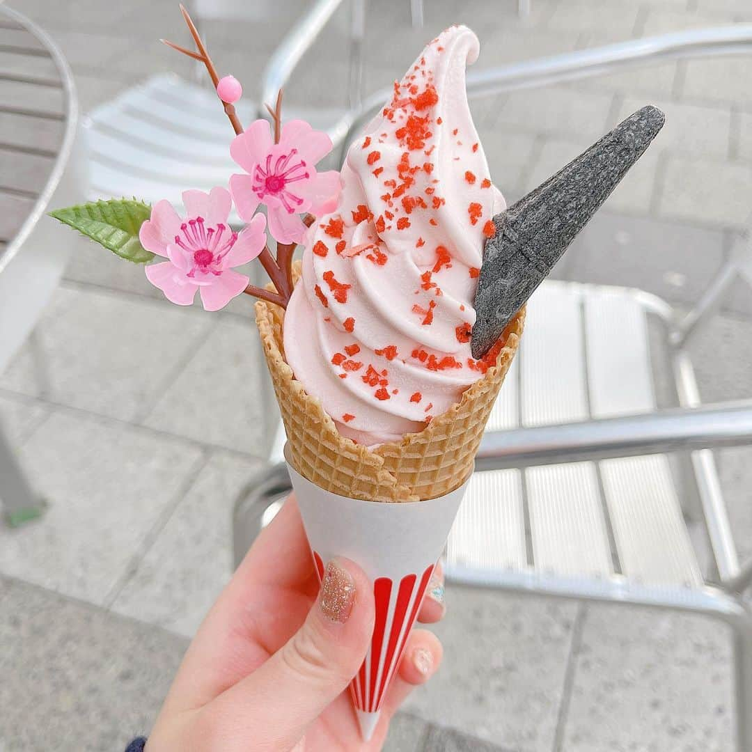 みなみのインスタグラム：「#🍓 #🌸 #🍦」