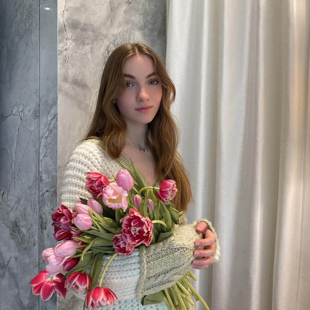 ローレン・オーランドさんのインスタグラム写真 - (ローレン・オーランドInstagram)「swipe for a surprise 💐」4月4日 5時52分 - laurenorlando88