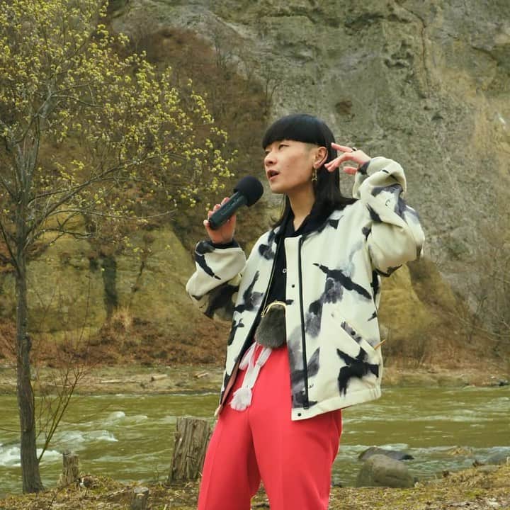 のインスタグラム：「SHOW-GO - Somehow (Beatbox) . New video out on YouTube now🌸🌊 And also my new album available now💕 Link in bio. https://youtu.be/W-yhPEBbZB0 . #beatbox #showgo #music #japan #outfit」