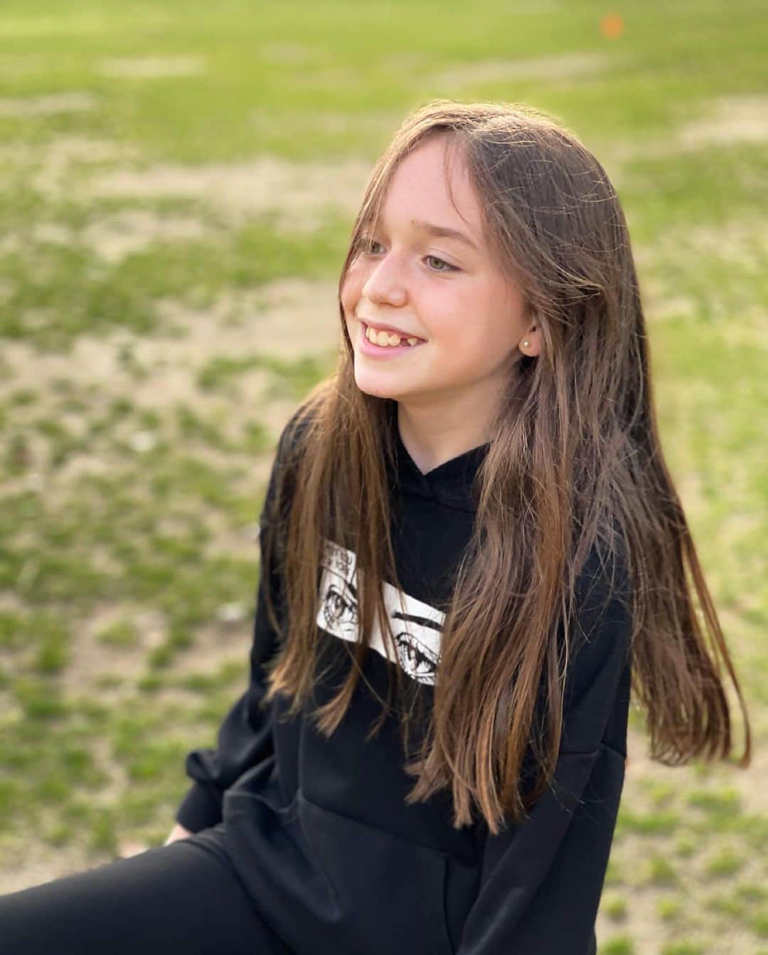 アンナ・オルティス（イニエスタの妻）のインスタグラム：「Lo único importante; Verte crecer.. Que bonito es acompañar tu vuelo!! Felices 10 años mi bebé mayor! Te queremos sin límite💛!! #ravapas💫」