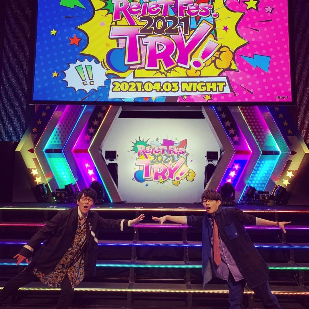のインスタグラム：「（R） りじぇじぇ〜‼️ 今年もやってきました！ 「Rejet Fes.2021」🎊🎊🎊 残念ながら1日目のみの参加となりましたが…😭 お馴染みのMCコンビ！豊永さん今年もありがとうございました🙇🏾‍♂️🙇🏾‍♂️🙇🏾‍♂️ #小野友樹 #onoyuki」