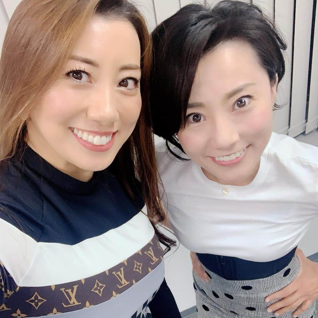 安井友梨さんのインスタグラム写真 - (安井友梨Instagram)「初めてのInstagramライブ😊㊙️  今終わりました💗💗💗💗  沢山の皆さま、ご覧くださりありがとうございました😭😭  沢山のコメント📝 嬉しかったです😭😭😭😭😭  このブログの読者の方も、 沢山ご覧下さいました😭😭  ありがとうございました😭😭  スペシャルゲストは、、 妹でした㊙️㊙️㊙️㊙️㊙️  ご存知ない方は、、 誰？？とびっくりされたと思いますが笑笑  姉妹での爆笑トーク🤣🤣🤣🤣  いかがでしたか？？  初めてで、ぐだくだになってしまいすみません！！㊙️㊙️  今日ご覧頂けなかった方は こちらからご覧下さい㊙️㊙️  ↓↓↓↓↓  @favo_link   土曜日の夜遅くにありがとうございました😭😭😭😭  またお目にかかれますこと 楽しみにしてます💗💗💗  @favo_link  #姉妹 #ダイエット #ビキニフィットネス #減量 #jbbf #アンチドーピング」4月3日 21時51分 - yuri.yasui.98