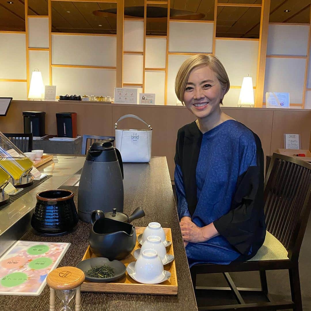 熊谷真実さんのインスタグラム写真 - (熊谷真実Instagram)「星野リゾート遠州界に宿泊すると、煎茶のきき茶してくださいます。 見事、3人ともピタリ当てました。 #星野リゾート遠州界#また行きたいです#また泊まりたい#お茶が美味しいホテル#星野リゾート遠州界」4月3日 22時06分 - mami_kumagai310