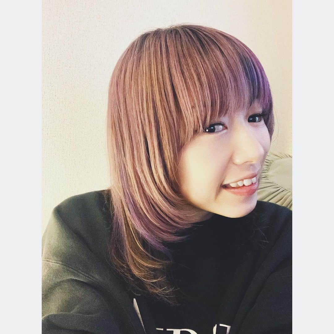 ユコ=カティのインスタグラム：「haircut✂︎✨&new collar🎨✨  #生まれ変わった...👶✨ #いつものRumina✂︎💓 #God高田さん✂︎🙏✨ #春がきた🌸」