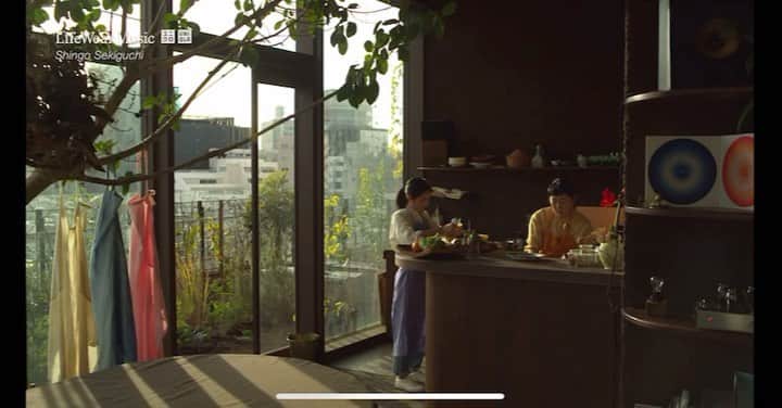 journaleatripのインスタグラム：「Every day in the kitchen where spring smiles  eatrip soil に置いてある 食材を使い30分以内で作りそれはそれは美味しい食卓になったのですがほぼみえない　(涙)   以下みーんなsoilの棚より^_^  宮本みそ店の野菜だし糀と春野菜のスープ (新玉ねぎ、グリンピース、プチベール、新じゃが等)naru そばごりさんの蕎麦粉のパンケーキ、根室チカプさんのシマエナガ白カビとろとろチーズ、コムハニー、ベジコファームさんの文旦、ハスネファームの野菜、防津の華　塩　菜種油、こんちゃんマスタード @eatripsoil」