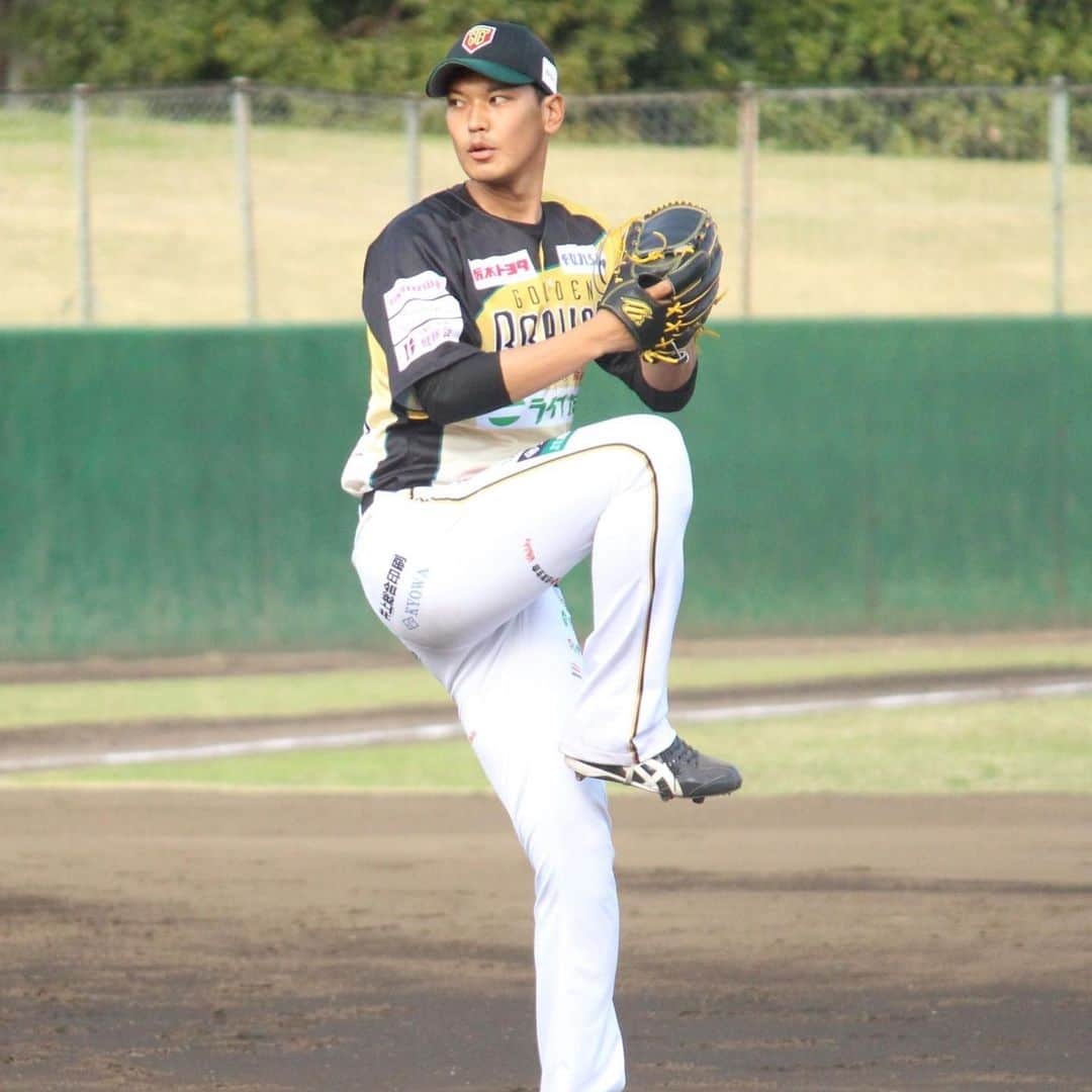 村中恭兵のインスタグラム：「今日はBCリーグ開幕戦で埼玉ヒートベアーズとの試合でした❗️ 7回から2番手で2イニングを投げました😃 相手は先発で由規が投げていて投げてる姿を見ていて昔2人でローテーションで回っていたのを思い出しました🎉 これから数多く対戦もあるので次は勝てるように頑張りたいと思います🐟  #栃木ゴールデンブレーブス #埼玉ヒートベアーズ #BCリーグ #村中恭兵 #佐藤由規 #FROMBASE」