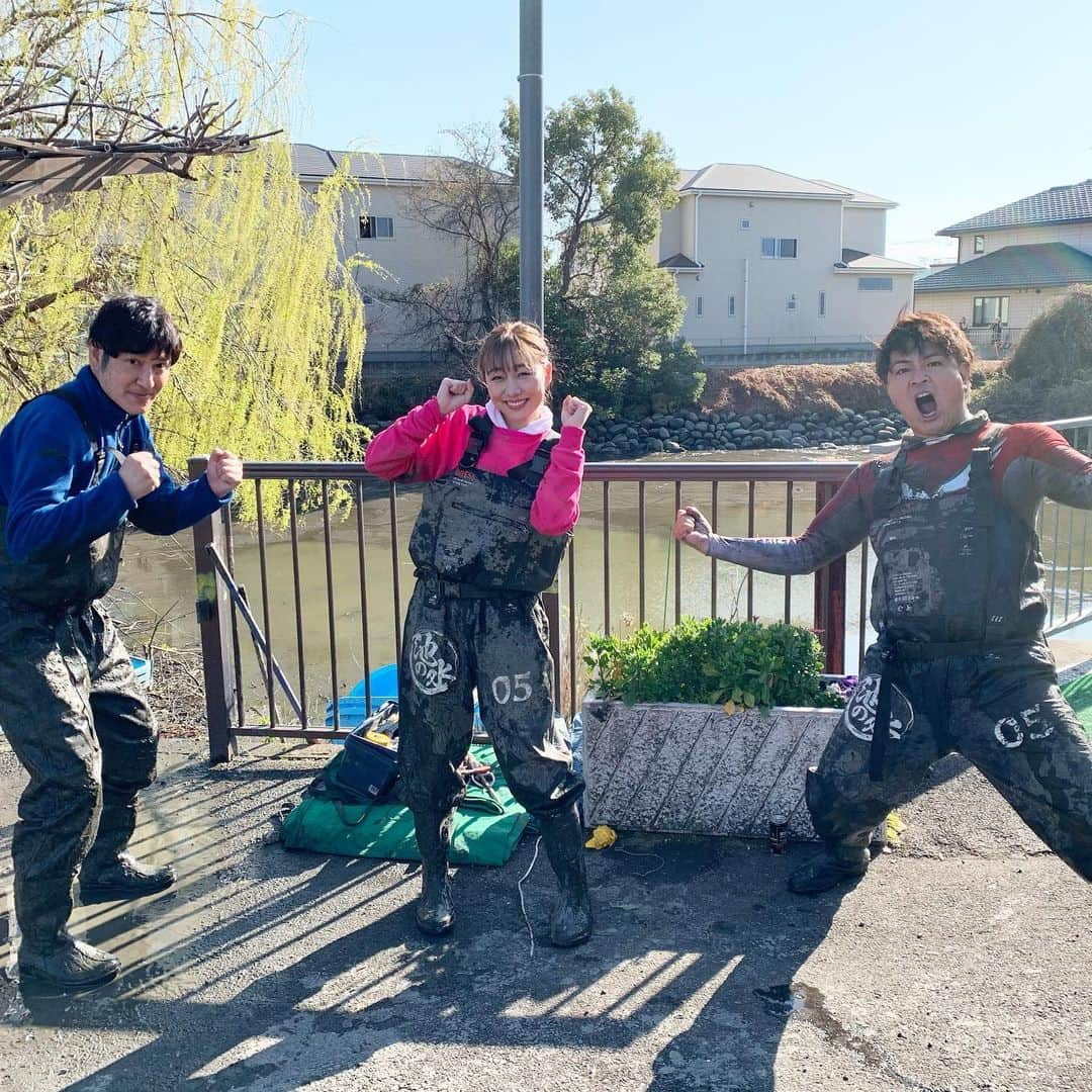 須田亜香里さんのインスタグラム写真 - (須田亜香里Instagram)「明日の池の水初出演を楽しみにしてくださっている方が多くて嬉しい！ 先に言っておくと、想像を遥かに超えていました… 出演者の皆様はもちろん、地域ボランティアの皆様やスタッフの皆様のパワーに助けられて頑張れた部分が大きすぎました😢✨🐟 お楽しみにー！ ココリコ田中さんとのツーショットお気に入り☺️  4月4日(日) 🍓【#大とくさん】 中京テレビ 9:55〜生放送  🍇【#TVタックル】 テレビ朝日系列 12:00〜  🐟【#池の水ぜんぶ抜く大作戦】 テレビ東京系列 18:30〜  ✏️【#てくてく歩いてく】 中日新聞コラム連載  🀄️【#熱闘Mリーグ】 テレビ朝日 & ‪ABEMA‬ 24:55〜  .」4月3日 23時39分 - akarisuda