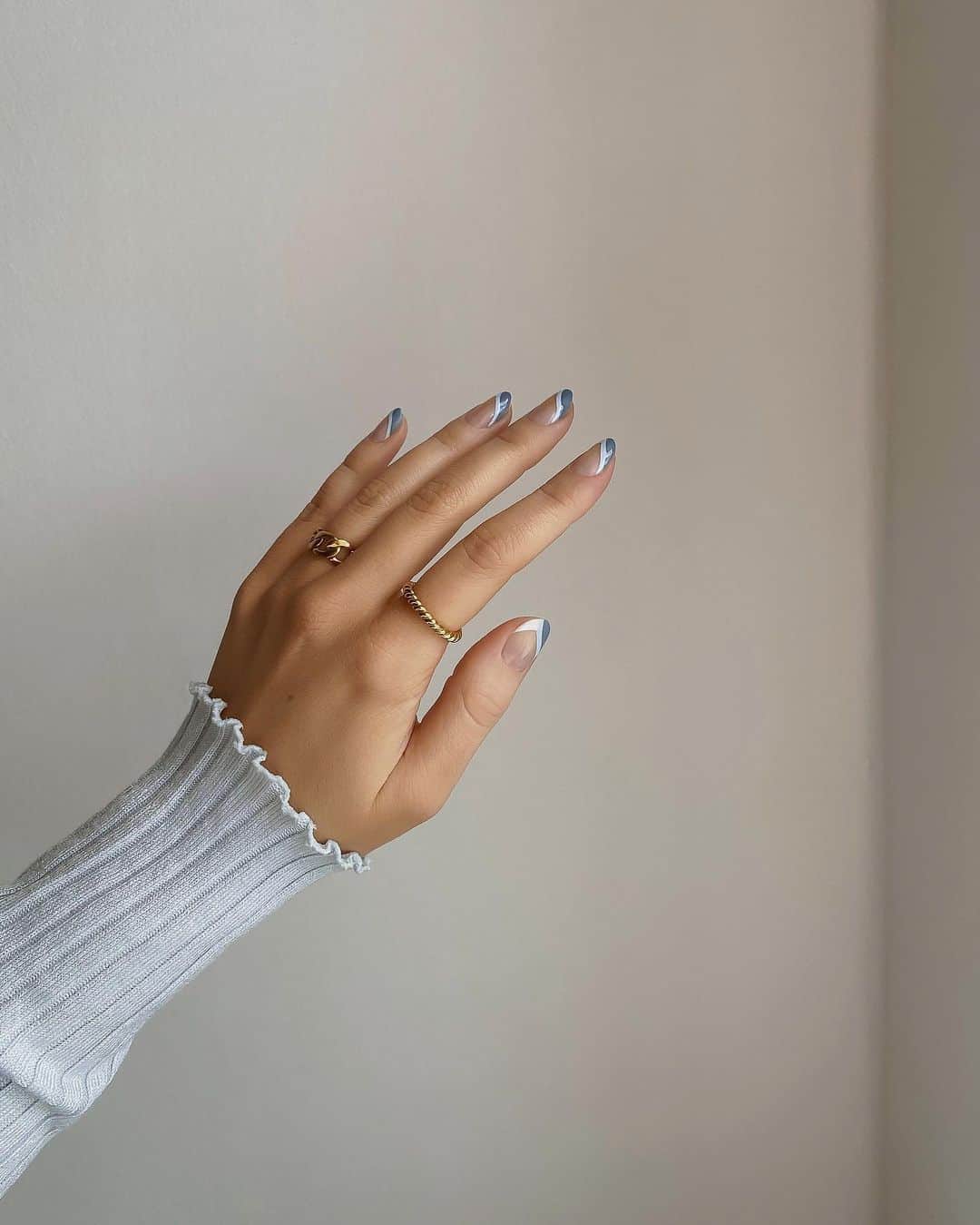Anna Nyströmのインスタグラム：「Spring nails 🦋」