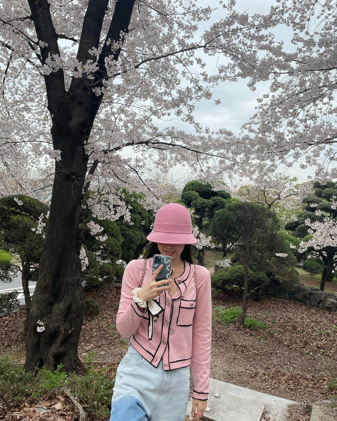 ジェニーさんのインスタグラム写真 - (ジェニーInstagram)「Pink popcorn everywhere 🌸🤍」4月4日 15時28分 - jennierubyjane