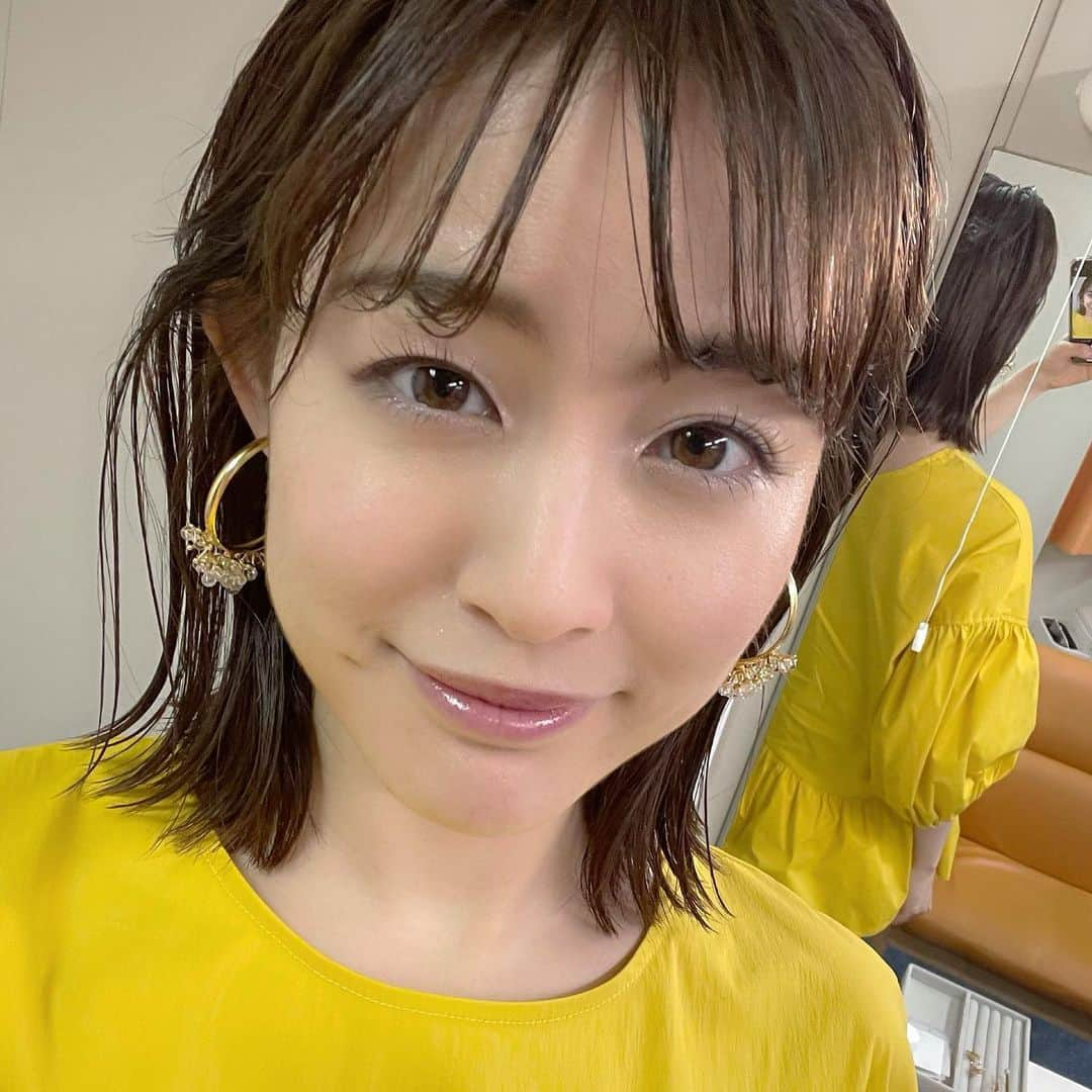 新井恵理那さんのインスタグラム写真 - (新井恵理那Instagram)「今年度も、所さん、田中さん、新井が楽しいレギュラー陣とスタッフとともにお届けモノをご紹介していきます！(#^.^#) 4/4『所さんお届けモノです！』(MBS/TBS 日曜5時から) 女性に、ある植物が密かなブームに！？楽しみ方もご紹介します♪♪♪ #所さんお届けモノです #カミナリ #所ジョージ #田中卓志 #新井恵理那 #centforce」4月4日 14時17分 - elina_arai