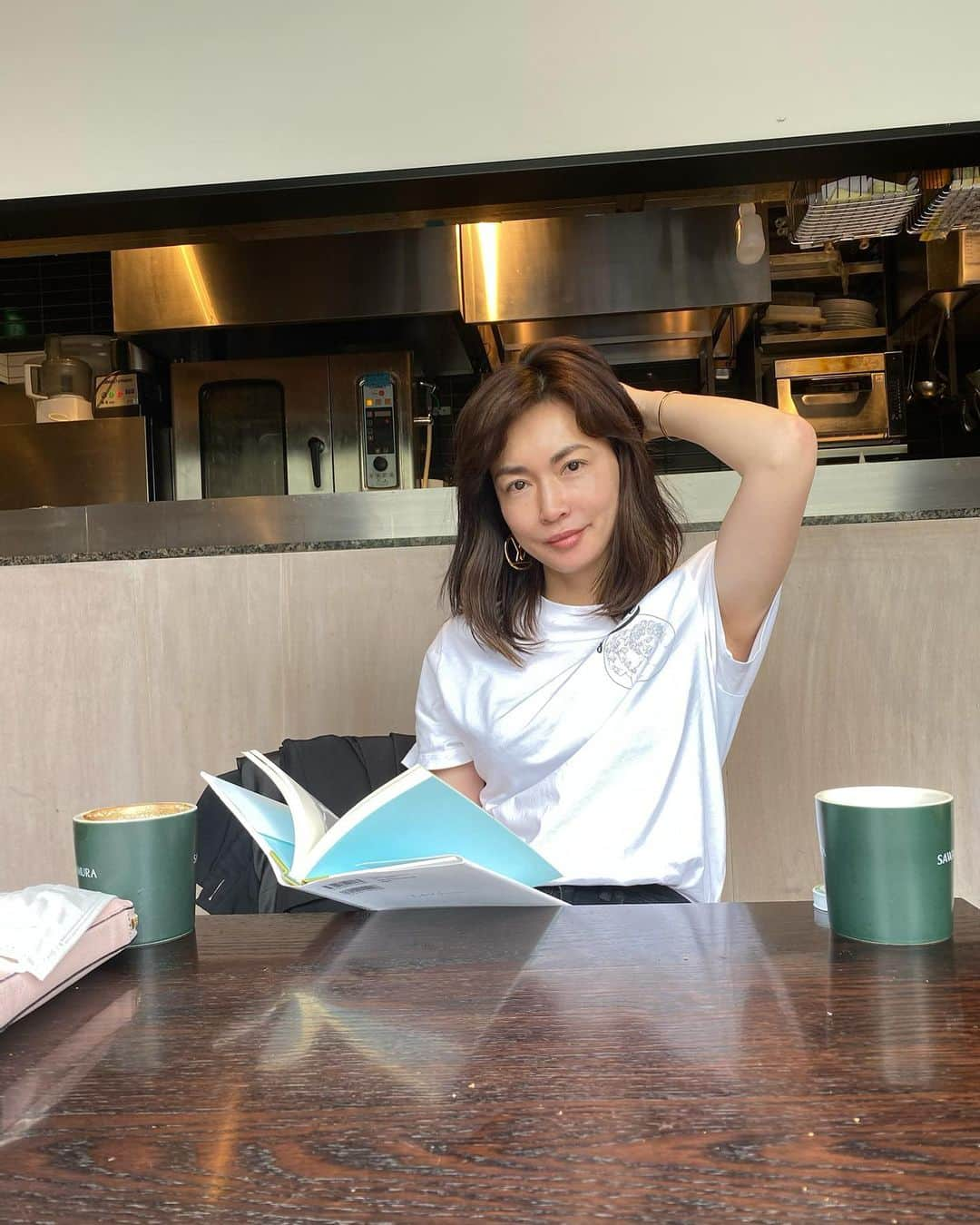 長谷川京子さんのインスタグラム写真 - (長谷川京子Instagram)「良い休日。 #sunday#brunch#reading」4月4日 14時58分 - kyoko.hasegawa.722