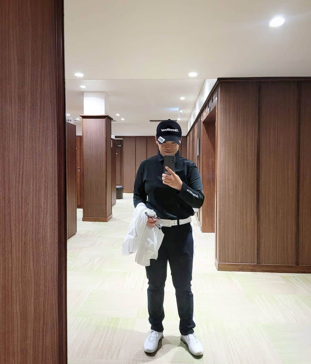 のインスタグラム：「샷이 좋아졌다. 샷만 좋아졌다.허허허. 이제 퍼팅도 좋아질꺼다!😁👍 애들아.  나 몸 다 풀었다 😁  이번주도 응원해주셔서 감사합니다!!  다음주 아자아자 화이팅!!!🏆」