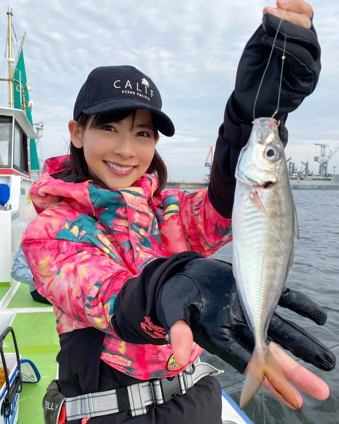 阪本智子さんのインスタグラム写真 - (阪本智子Instagram)「🎣♡ 先日の#アジ釣り は、 釣り雑誌𓊆つり丸𓊇の取材でした♬︎ 現在発売中なのでぜひ見てね📕💕 ＊ #fishing #fishinggirl #fishingmama #boymama #釣り #釣り女子 #釣りママ #男の子ママ #阪本智子」4月4日 8時15分 - tomoko_sakamoto423