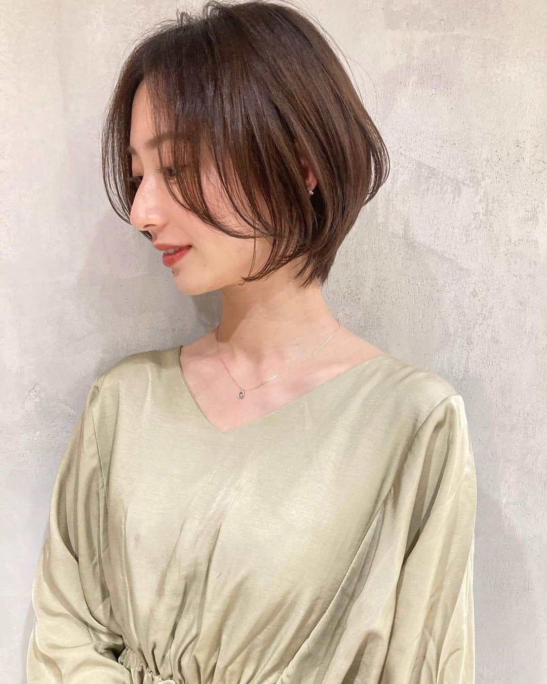 NATSUMI/渋谷店さんのインスタグラム写真 - (NATSUMI/渋谷店Instagram)「ばっさりカット✂︎💗 ・ ショートは似合わせるものです！ お悩みに合わせてカットします☺️ ・ 新しいスタート、 4月もよろしくお願いします🌸 ・ #ショートヘア #ショートアレンジ #ショートボブ #ショートカット #ショートスタイル」4月4日 8時08分 - album_natsumi