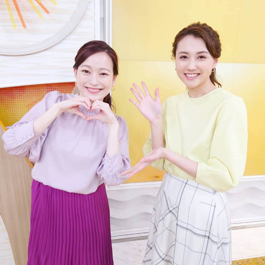TBS「はやドキ！」のインスタグラム：「いつも私のくだらない話に付き合ってくれる、じゅんな氏と♪﻿ 隣にじゅんながいるだけで、安心感抜群です。﻿ いつも、ありがとうね。﻿ ﻿ これからも金曜日のはやドキをよろしくお願いします！﻿ ﻿ 金井﻿ ﻿ ﻿ #金井憧れ﻿ #山形純菜﻿ #渡部峻﻿ #アナウンサー﻿ #よなおまほ﻿ #與猶茉穂﻿ #気象予報士﻿ #はやドキ﻿ #tbs」