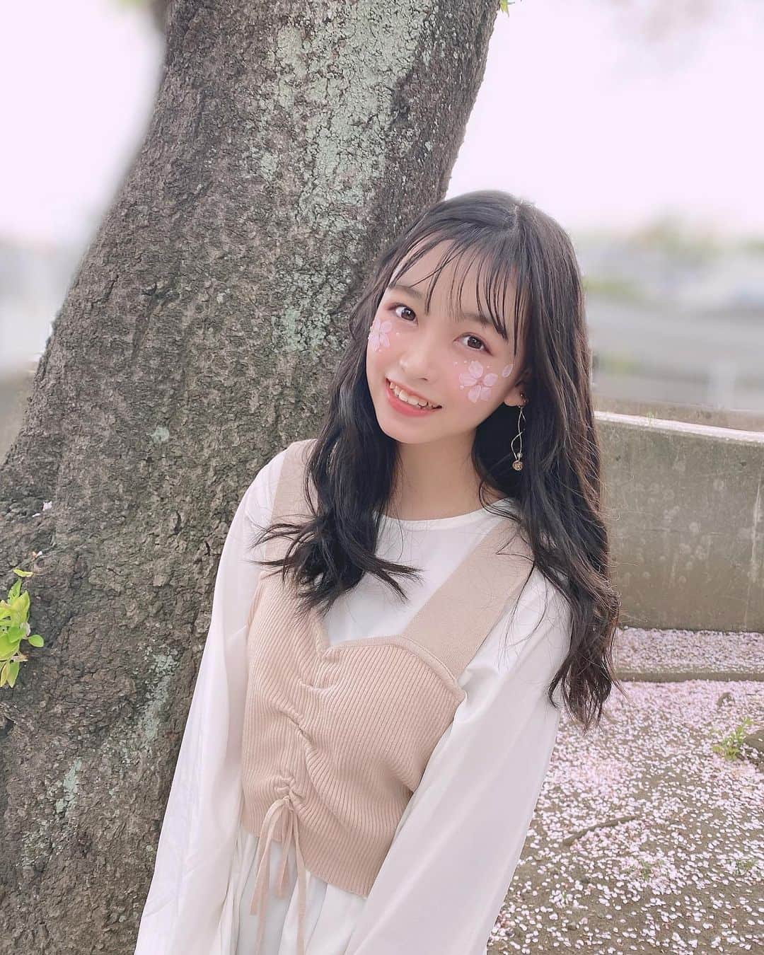 ジュニアアイドル　桜あいり AIRIさんのインスタグラム写真 - (AIRIInstagram)「桜アート🌸 . . #PiXMiX #yellow #アイドル #idol  #偶像 ##rapeseedflowers #Pink #Flower #spring #code #fashion #インスタ映え #春の花 #黄色  #花 #royalparty #アイドル #偶像 #idol #春 #だね #🌸 #桜#東宝芸能 ...