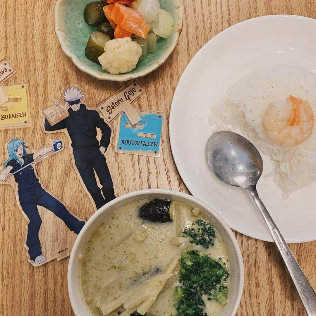 久保瑠佳さんのインスタグラム写真 - (久保瑠佳Instagram)「🍛🍤 #ルカノオタ録 #三輪霞誕生祭2021 ♡♡﻿ ﻿ ┈┈┈┈┈┈┈┈┈┈┈┈┈┈┈┈┈┈┈┈┈┈┈┈┈┈┈┈﻿ #呪術廻戦 #jujutsukaisen #五条悟 #三輪霞 ﻿ #呪術廻戦好きと繋がりたい #呪術廻戦好きな人と繋がりたい﻿ #アニメ好きな人と繋がりたい #オタク女子#推しのいる生活 ﻿ #カフェ巡り #東京カフェ #グリーンカレー #カレー部 ﻿ #東京カレー #cafe #greencurry #yamakicoffee ﻿ ┈┈┈┈┈┈┈┈┈┈┈┈┈┈┈┈┈┈┈┈┈┈┈┈┈┈┈┈」4月4日 10時11分 - lapisful