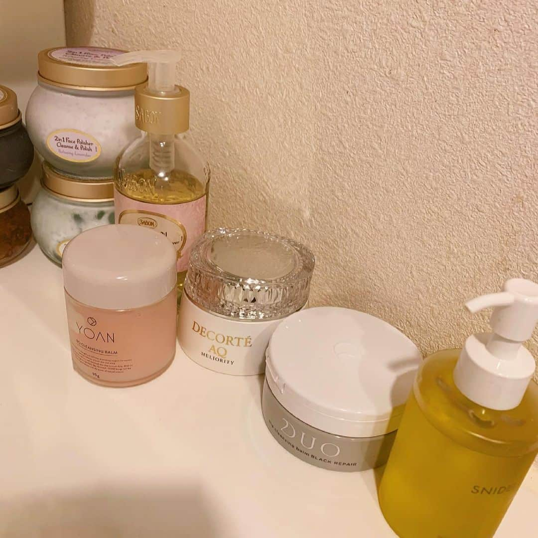 上西星来さんのインスタグラム写真 - (上西星来Instagram)「最近のお気に入りクレンジング💫﻿ ﻿ @sabon_japan ﻿ #クレンジングオイルローズブーケ﻿ スルッと落ちて優しいクレンジングオイル！﻿ とにかく香りが好き❤︎癒されます☺️﻿ ﻿ @yoan_organic ﻿ #BQクレンジングバーム﻿ 肌にのせるとじゅわっと溶けて滑らかに落としてくれます！そして保湿力も抜群🥺﻿ ﻿ @cosmedecortejp ﻿ #コスメデコルテ﻿ #aqミリオリティリペアクレンジングクリームn  一回体験してしまうと手放せなくなるアイテムです🥺﻿ 保湿もメイク落ちも全てバランスが取れている...﻿ ﻿ @duo_cosme ﻿ #ザクレンジングバームブラックリペア  肌のざらつきや皮脂汚れもしっかり取り除いてくれます！﻿ ﻿ @snidelbeauty ﻿ #snidelボタニカルクレンジングオイル﻿ 肌を柔らかくしながら落としてくれるオイルクレンジング！洗い上がりがしっとり👀﻿  #クレンジング」4月4日 10時13分 - seira_jonishi_tpd