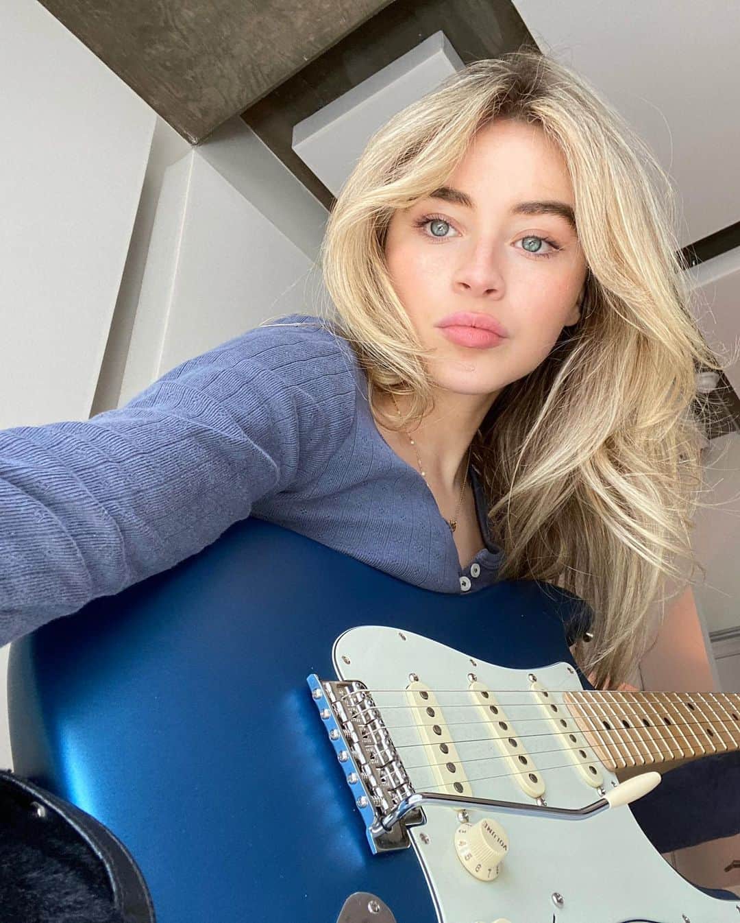 サブリナ・カーペンターさんのインスタグラム写真 - (サブリナ・カーペンターInstagram)「spring cleaaaning 🐥」4月4日 10時53分 - sabrinacarpenter