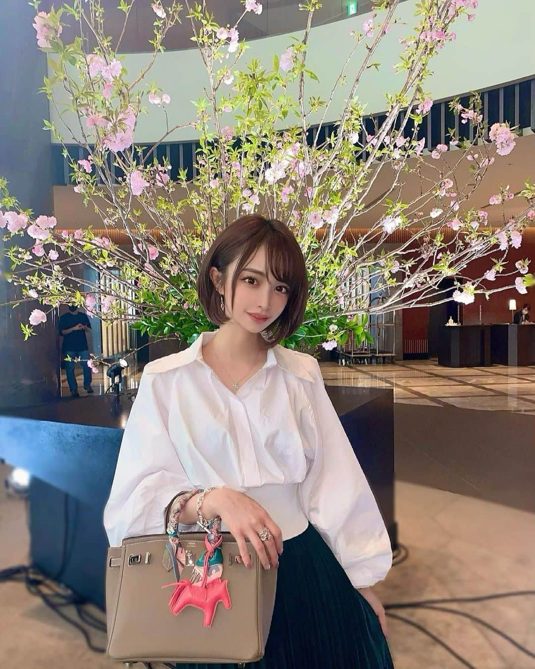 サキ吉さんのインスタグラム写真 - (サキ吉Instagram)「白シャツ好き🥰❤️ ． #ootd #styleknot #birkin25 #春コーデ」4月4日 11時49分 - sakikichi1201