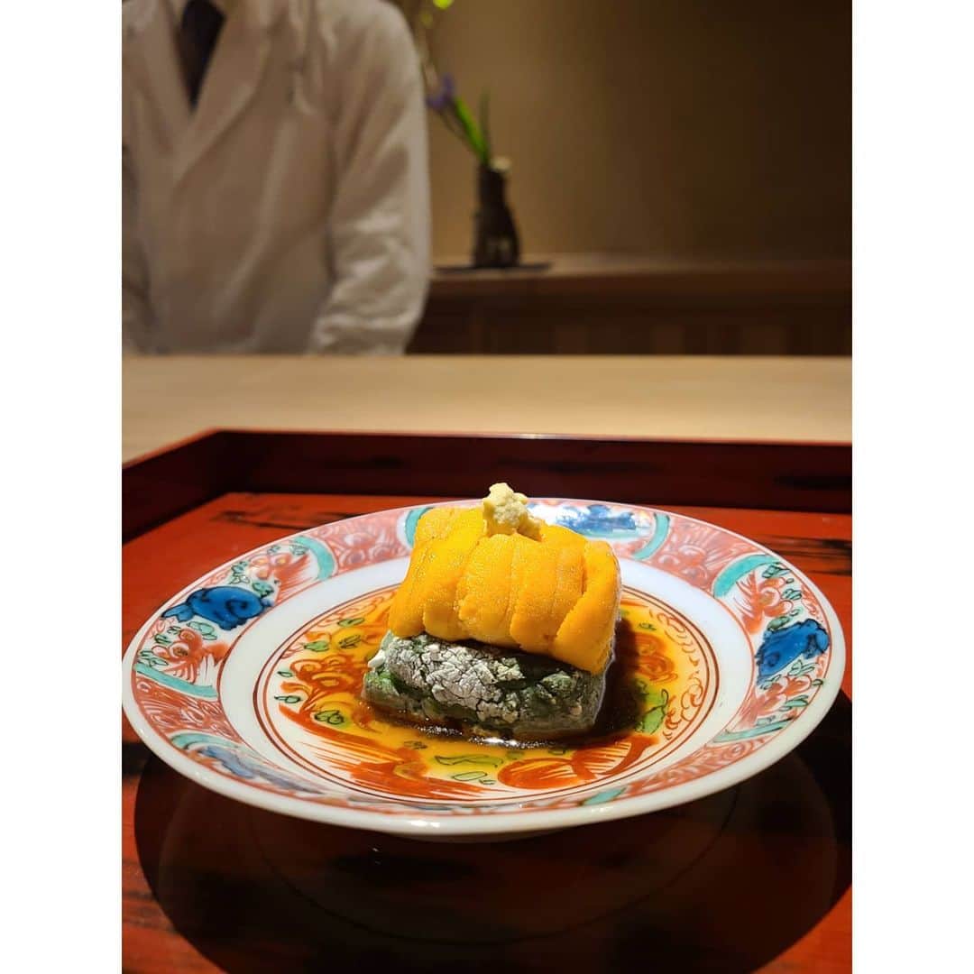 未來歩のインスタグラム：「いつも楽しみな、 富小路　やま岸さん  今回も沢山のスペシャリティーで 御一緒して頂いた方々にも喜んで頂けて嬉しかったな🙌  やっぱり春って好きな食材多くて嬉しいな。  昔は春の食材ってなんか好きになれなかったのに(笑)年齢と共に春が一番好きになったなぁ  今回は２日連続のやま岸さん 夜と翌日の昼☺️  沢山ありがとうございました❤️  #予約困難店　#春　#蛍烏賊 #ウニドック #京都グルメ #食べログ　#やま岸 #筍#京都#ミシュラン  #笑顔　#花山椒」