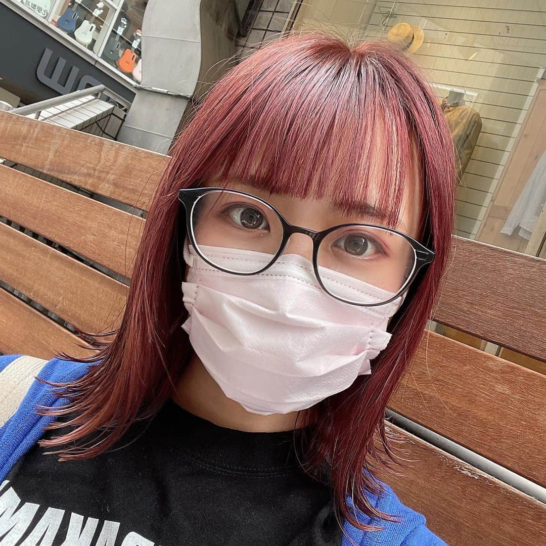丸山奏子のインスタグラム：「美容室行ってきた✂︎ 春なのでピンク系のカラーに🌸  カメラのフィルター変えたらものすごいピンク❣️」