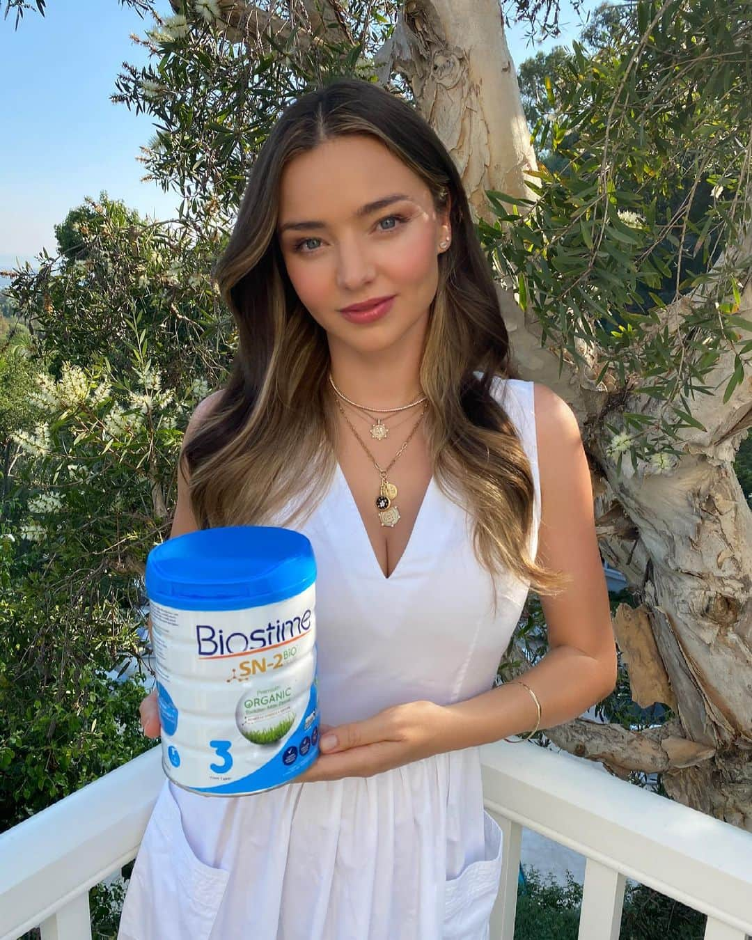 ミランダ・カーさんのインスタグラム写真 - (ミランダ・カーInstagram)「I love using @biostimeau’s SN-2 BIO PLUS Premium Organic Toddler Milk Drink as Biostime has over 20 years of scientific experience and combines that knowledge with the power of nature to create their certified organic formulas. This is why I am proud to partner with Biostime® Nutrition Australia. Use the code ORGANIC on their website to redeem 25% off 💖  #biostime #ad #greenparents」4月4日 12時24分 - mirandakerr