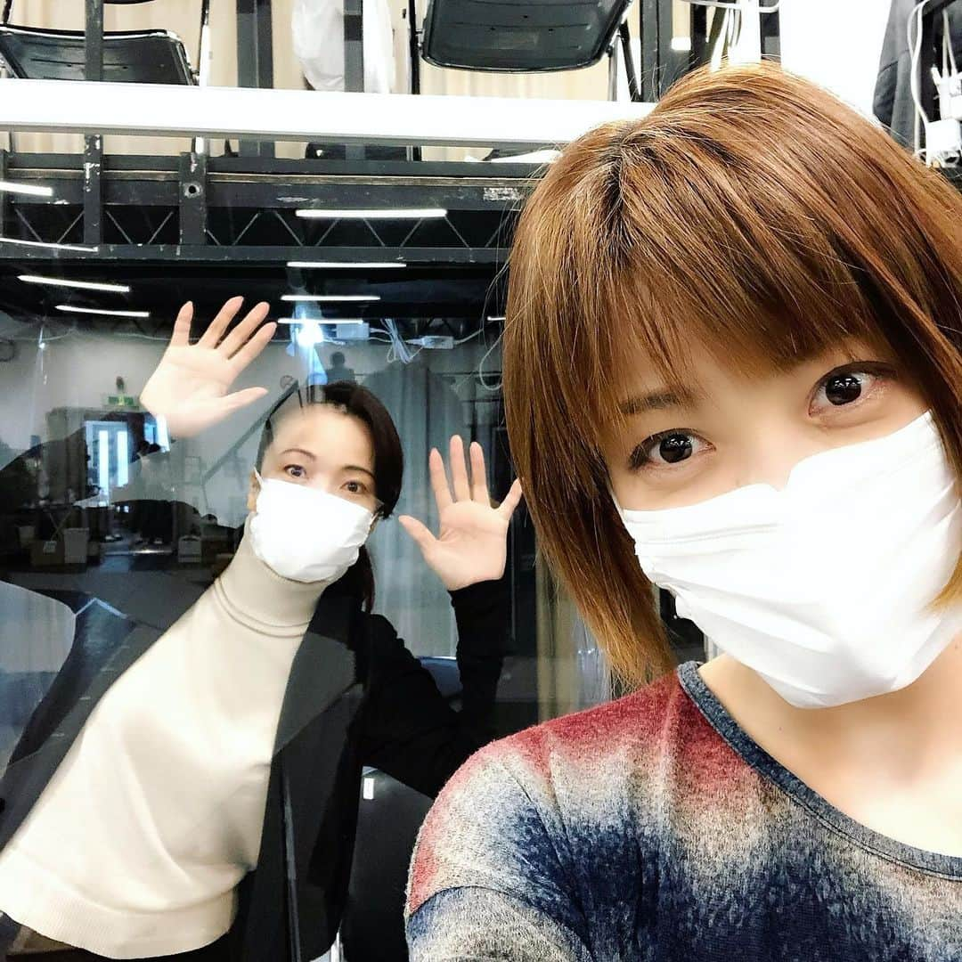 初嶺麿代さんのインスタグラム写真 - (初嶺麿代Instagram)「#エリザベートガラコンサート  日々に追われてアップしそびれた稽古場ショット。同期のゆみこと同じ役のりせちゃん。 #彩吹真央 #同期 #望月理世 ちゃん #少年ルドルフ  #ソーシャルディスタンス確保  #エリザベート25周年スペシャルガラコンサート  明日が初日です #梅田芸術劇場 でお待ちしてます^_^ #宝塚og」4月5日 0時12分 - hatsunemayo